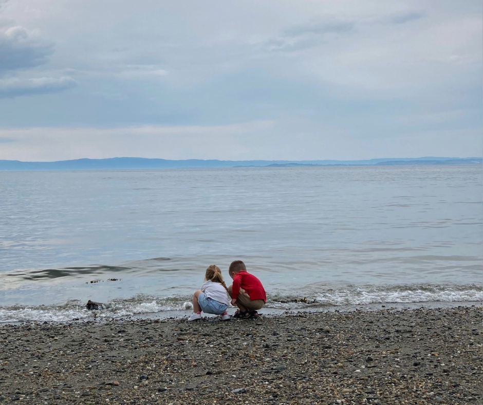 Trondheim-Trondheimfjord-steentjes-gooien-kamperen met kinderen